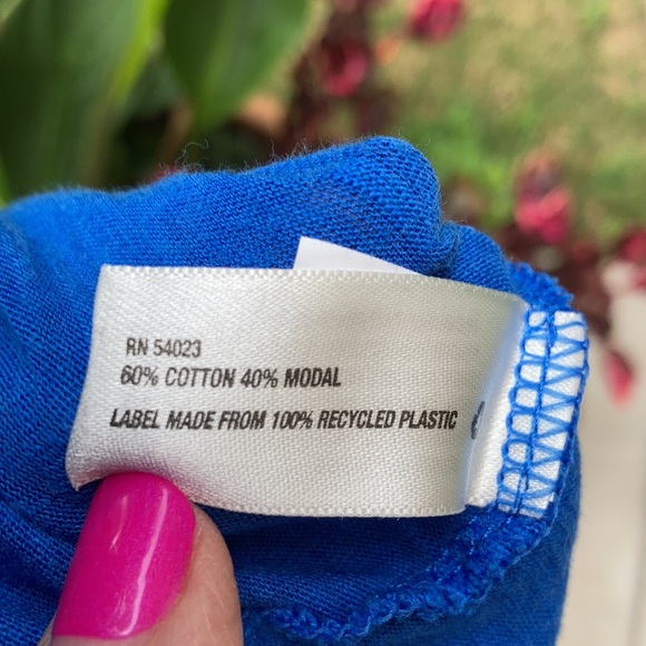 EUC GAP lightweight racer back tank. 3 buttons. - Picture 4 of 7